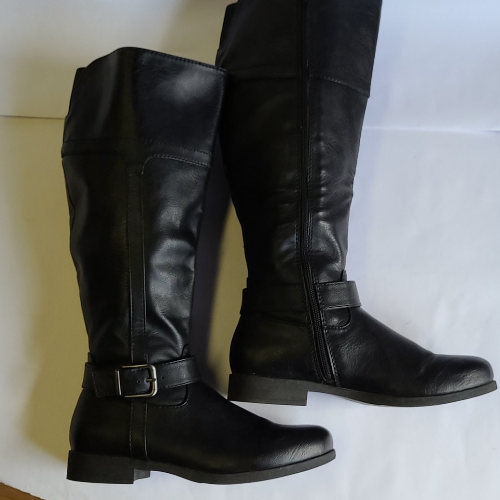 Boots - Picture 3 of 7